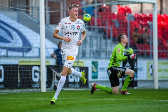 Örgrytes Alexander Bernhardsson jublar
