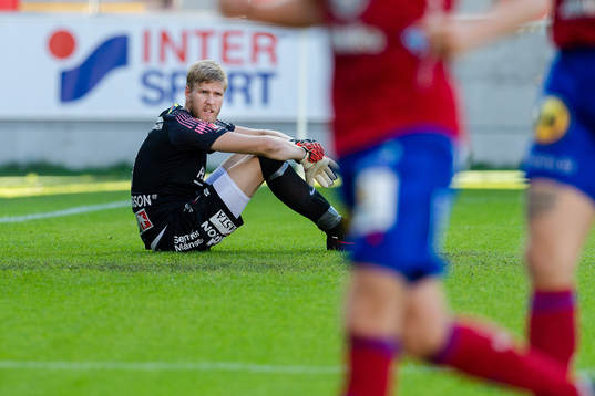 Örgrytes målvakt Fredrik Andersson deppar
