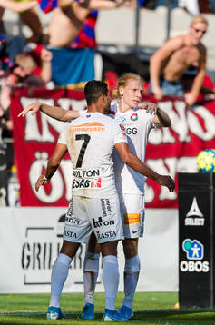 Örgrytes Ailton Almeida och Gustav Ludwigson jublar