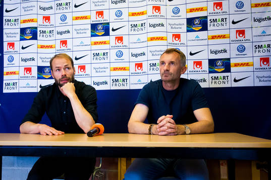 Häckens tränare Andreas Alm och AFC Eskilstunas tränare