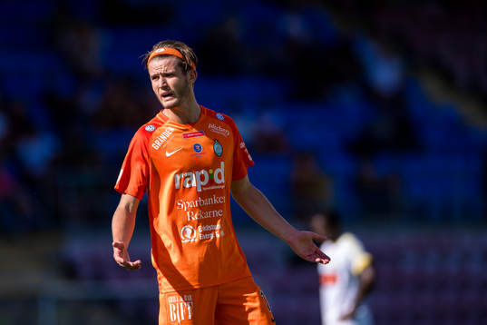 AFC Eskilstunas Wilhelm Loeper deppar