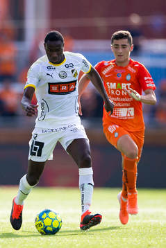 AFC Eskilstunas Ismet Lushaku och Häckens Godswill Ekpolo
