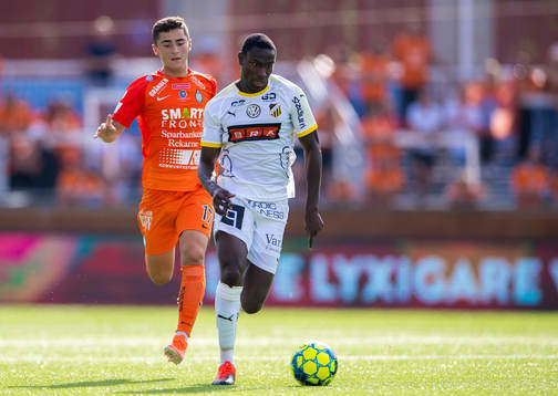 AFC Eskilstunas Ismet Lushaku och Häckens Godswill Ekpolo
