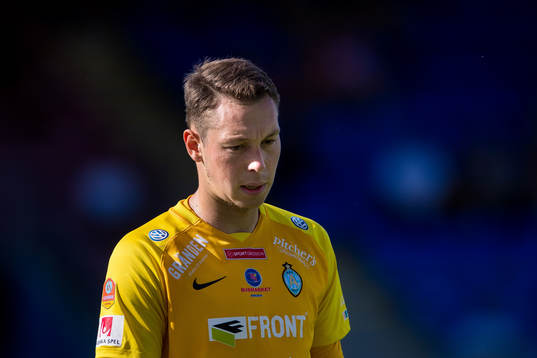 AFC Eskilstunas målvakt Ihor Levchenko deppar