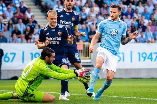 Djurgårdens målvakt Tommi Vaiho och Malmö FFs Arnór