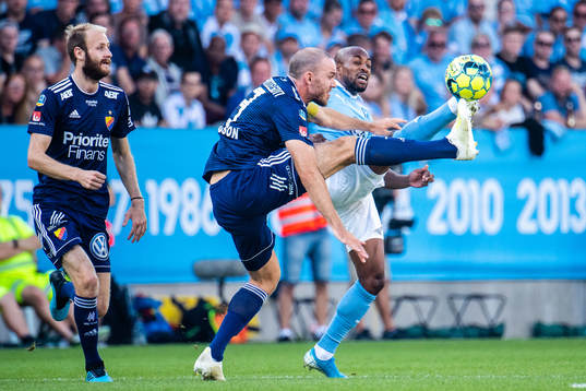 Djurgårdens Marcus Danielson och Malmö FFs Fouad Bachirou