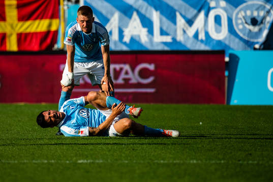 Malmö FFs Behrang Safari har ont