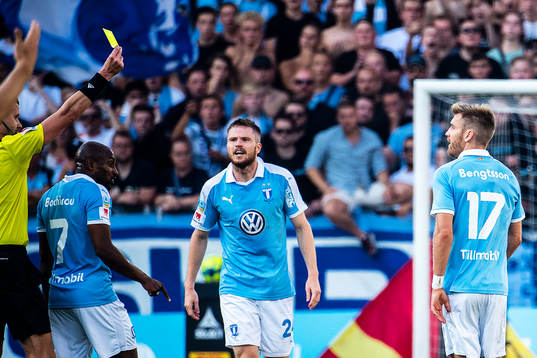 Malmö FFs Rasmus Bengtsson får en varning