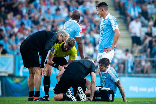 Malmö FFs Arnór Traustason får behandling