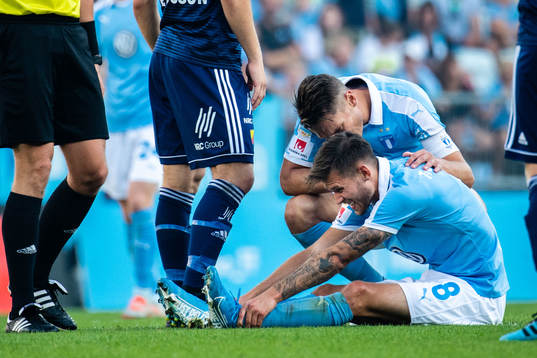 Malmö FFs Arnór Traustason får behandling