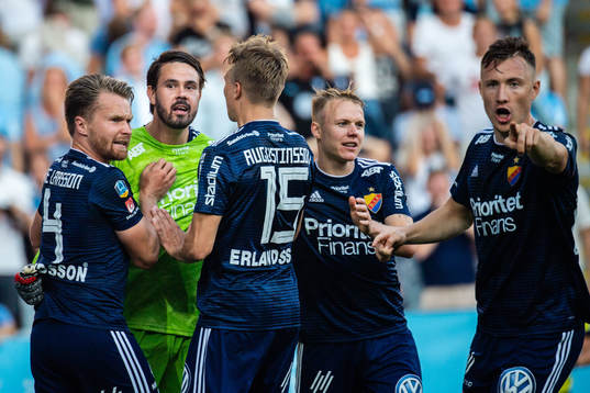 Djurgårdens målvakt Tommi Vaiho jublar
