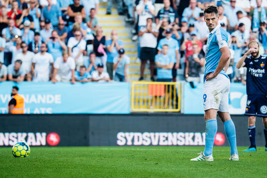 Malmö FFs Markus Rosenberg på straffpunkten