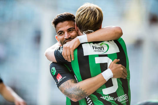GAIS August Wängberg jublar med Paulo Marcelo