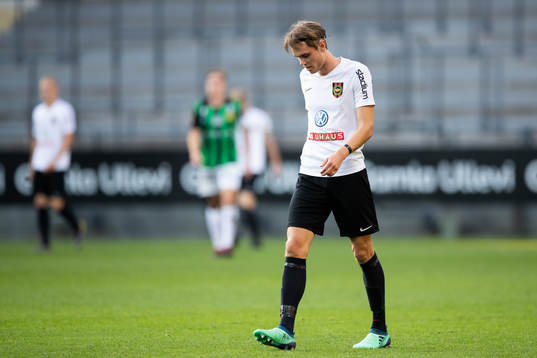 Brommapojkarnas Albin Linnér deppar