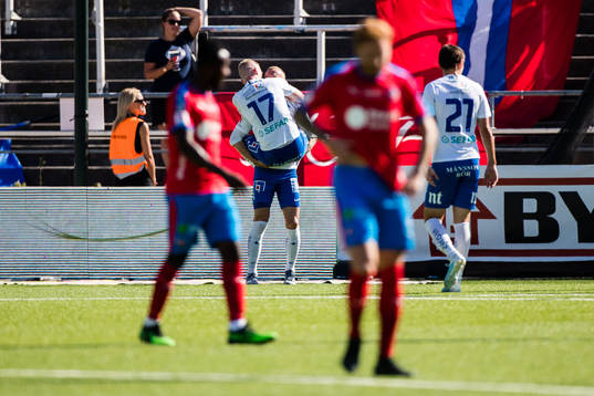 Helsingborgs Alexander Farnerud deppar samtidigt som IFK