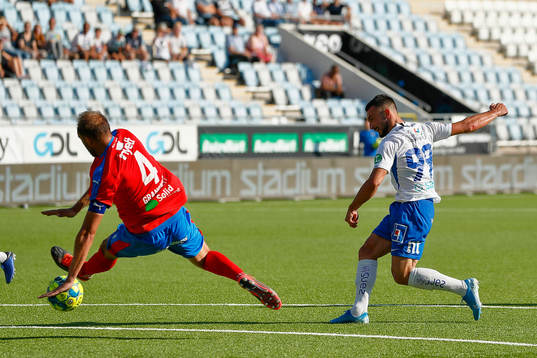 Helsingborgs Andreas Granqvist täcker skotta av IFK