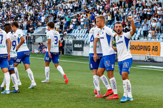 IFK Norrköpings spelare med Sead Haksabanovic jublar