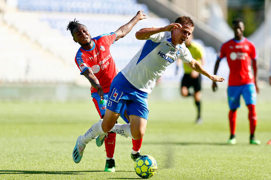 Helsingborgs Mamudu Moro fäller IFK Norrköpings Simon
