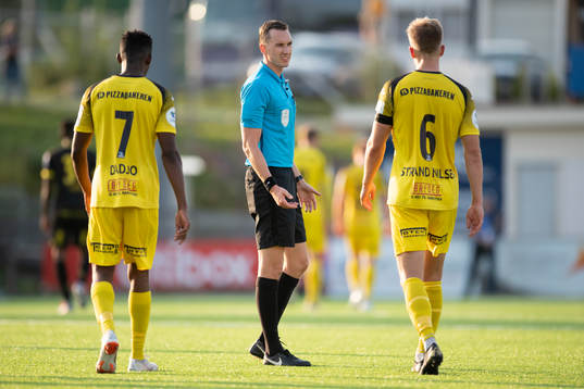 Marius Hansen Grøtta, referee