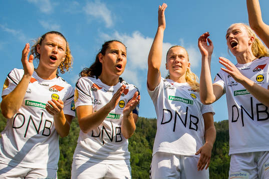 Synne Skinnes Hansen, Ingrid Moe Wold, Emilie Nautnes and