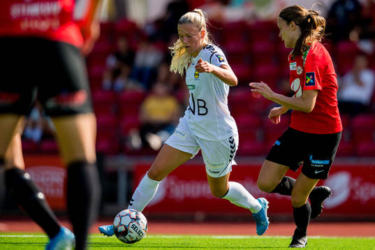 Emilie Nautnes of LSK Kvinner and Kristin Risnes of