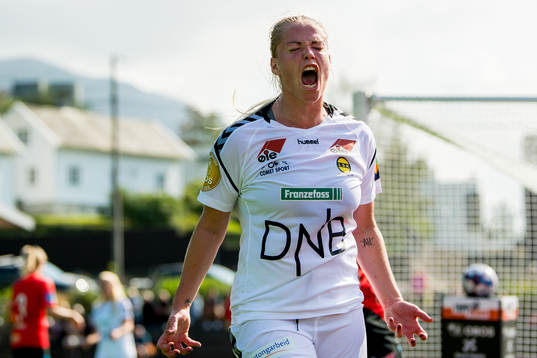 Therese Sessy Åsland of LSK Kvinner reacts