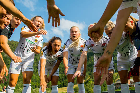 Synne Skinnes Hansen, Ingrid Moe Wold, Emilie Nautnes and