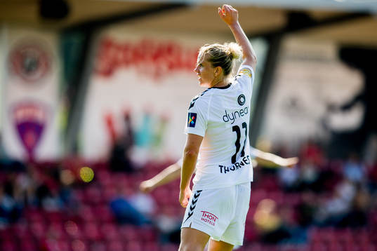 Elise Thorsnes of LSK Kvinner celebrates
