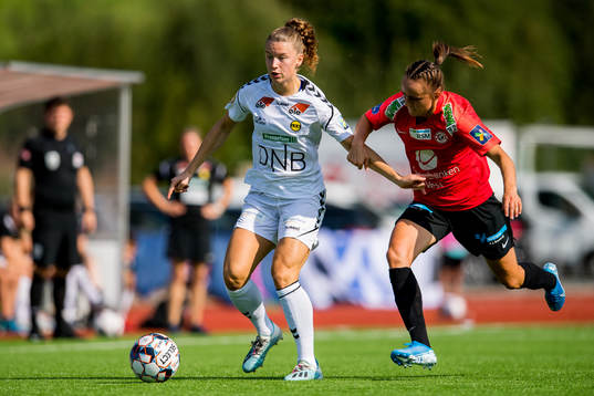 Synne Skinnes Hansen of LSK Kvinner and Andrea Wilmann of