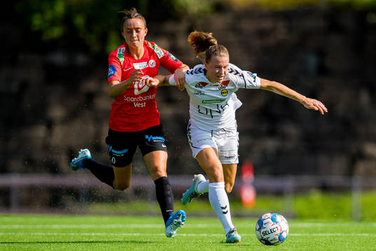 Andrea Wilmann of Arna-Bjørnar and Synne Skinnes Hansen of