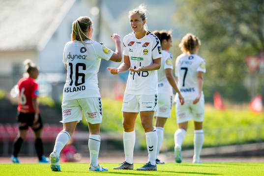 Elise Thorsnes of LSK Kvinner celebrates with teammate