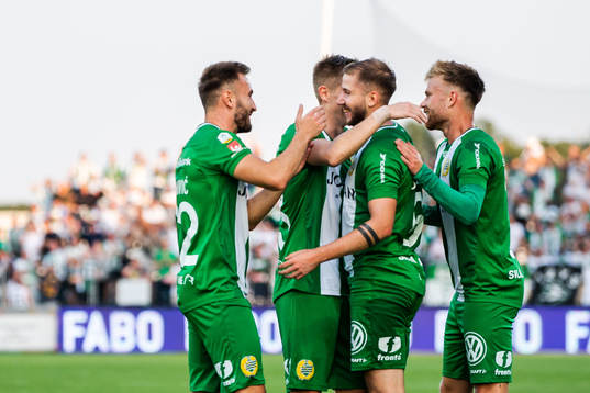 Hammarbys Darijan Bojanic jublar med lagkamrater