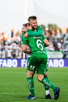 Hammarbys Darijan Bojanic jublar med Dennis Widgren