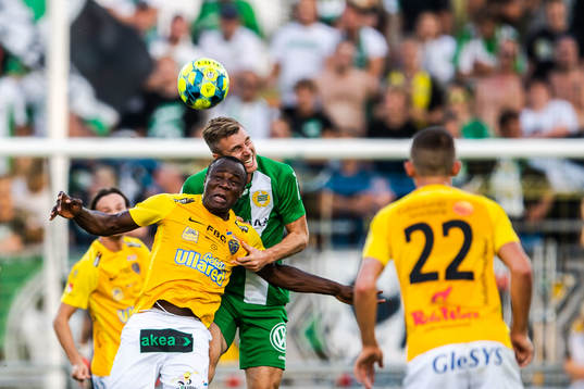 Falkenbergs Nsima Peter och Hammarbys Richard Magyar