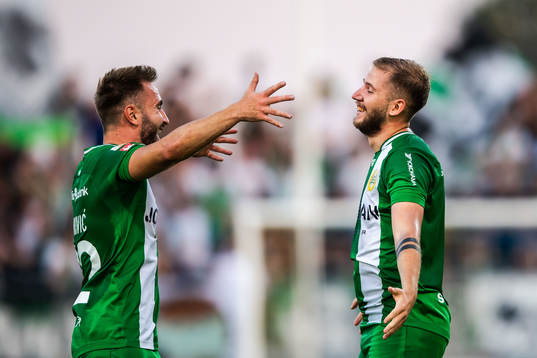 Hammarbys Muamer Tankovic jublar med Darijan Bojanic
