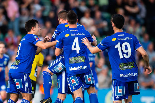 Sundsvalls Eric Björkander jublar med lagkamrater