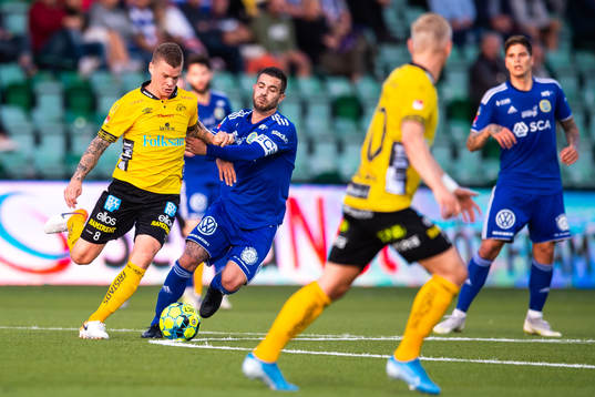 Elfsborgs Samuel Holmén och Sundsvalls Juan Jose Ciercoles
