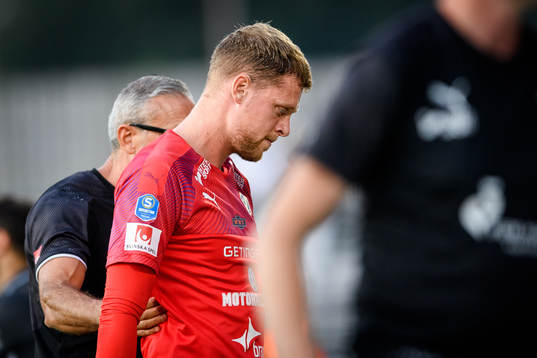 Halmstads målvakt Malkolm Nilsson tvingas bryta på grund