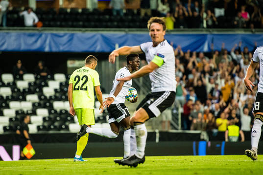 Babajide David Akintola of Rosenborg celebrates