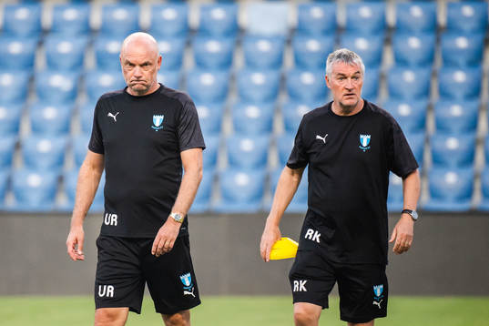 Uwe Rösler, head coach and Rob Kelly, assistant coach of