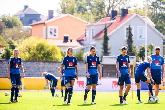 Goalkeeper Jennifer Falk, Nathalie Björn, goalkeeper