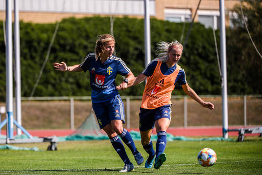 Anna Anvegård and Amanda Ilestedt of the Swedish national