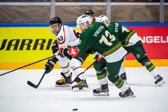 Patrik Lamper of Banska Bystricas and Daniel Viksten of
