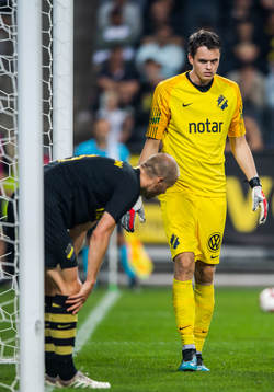 Per Karlsson and goalkeeper Oscar Linnér of AIK look