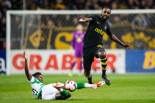 Vakound Issouf Bayo of Celtic and Henok Goitom of AIK