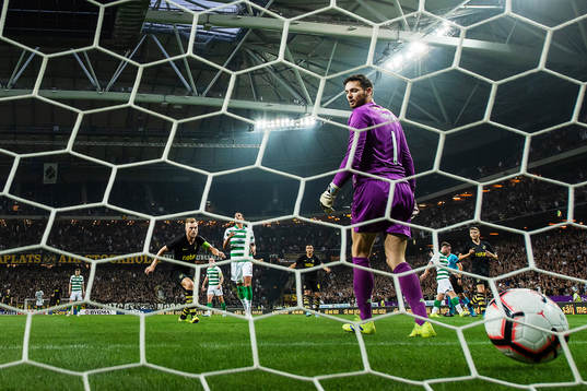 Sebastian Larsson of AIK scores 1-1