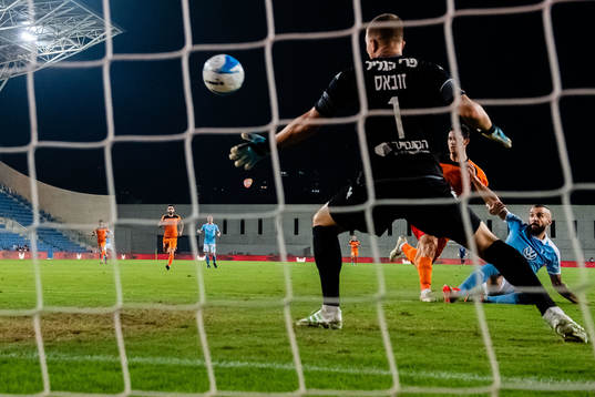 Guillermo Molins of Malmö FF scores 0-1 goalkeeper