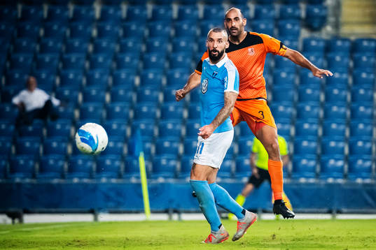 Guillermo Molins of Malmö FF and Din Mori of Bnei Yehuda