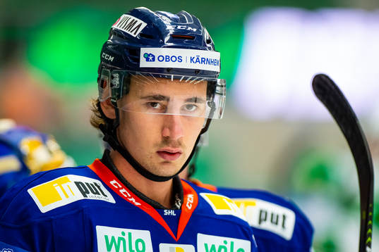 Växjös David Bernhardt innan en träningsmatch i ishockey