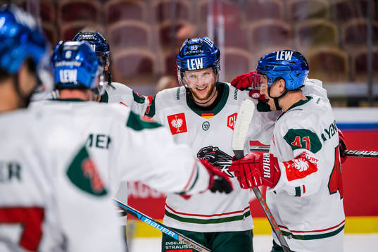 Simon Sezemsky of Augsburger Panthers  celebrate with